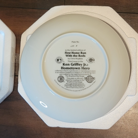 Ken Griffey Jr. Numbered Collectors Plate and COA - Picture 4 of 4